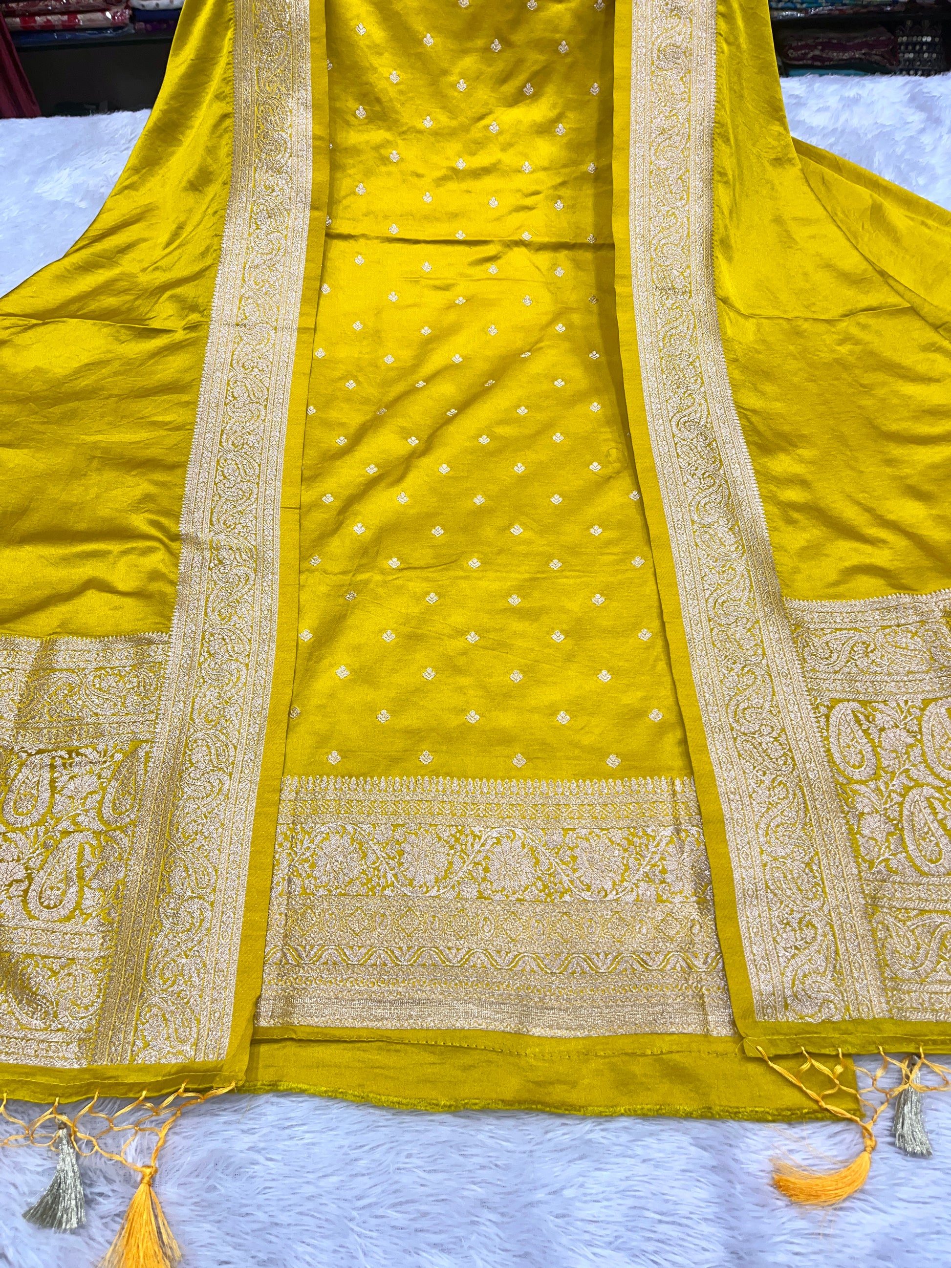 Mashru kataan Buti Suit MSS002