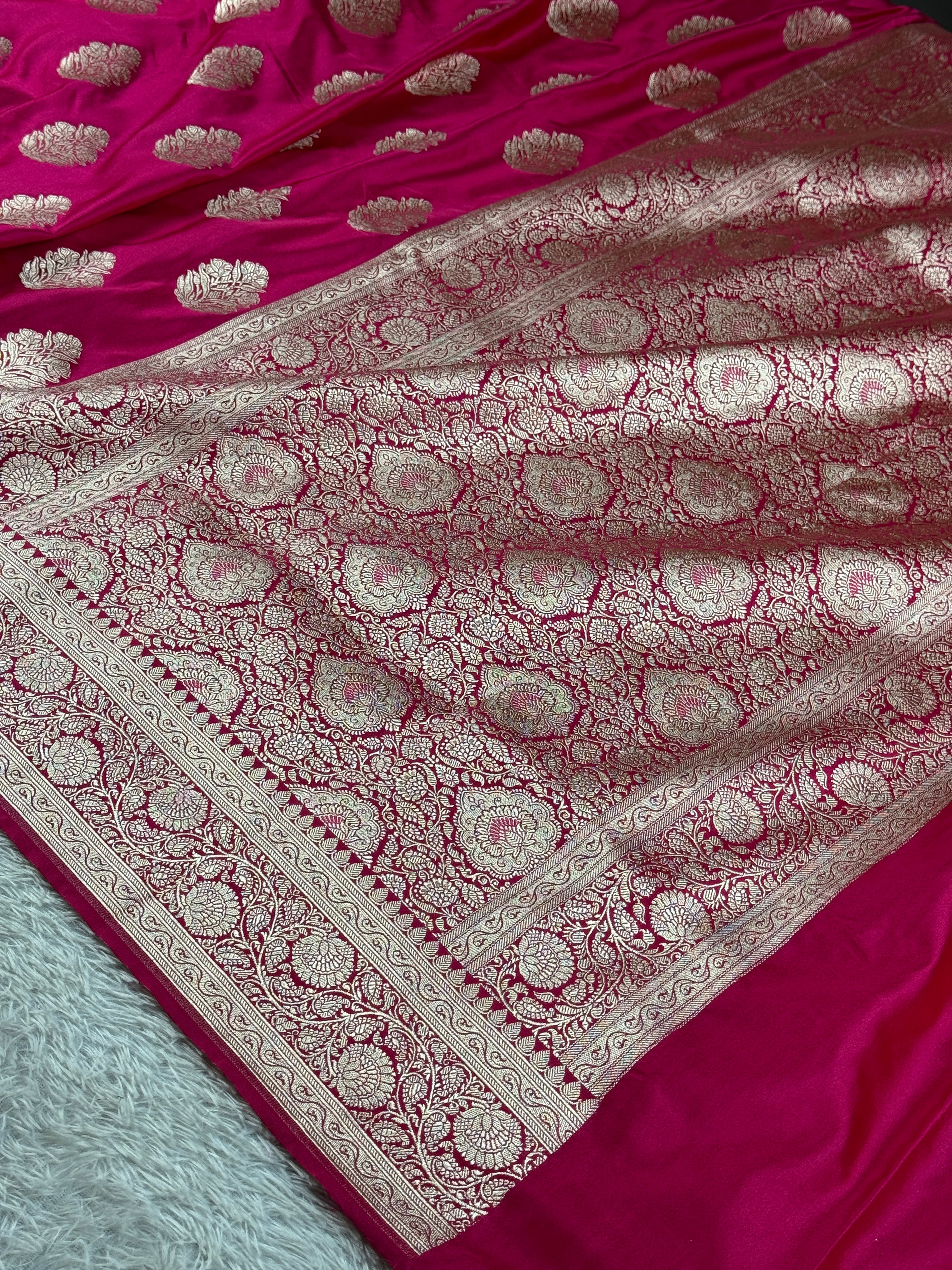 Reddish Pink Banarasi Satin Mashru Silk Saree with Buta Zari Weaving & Scalloped Border – MKS506