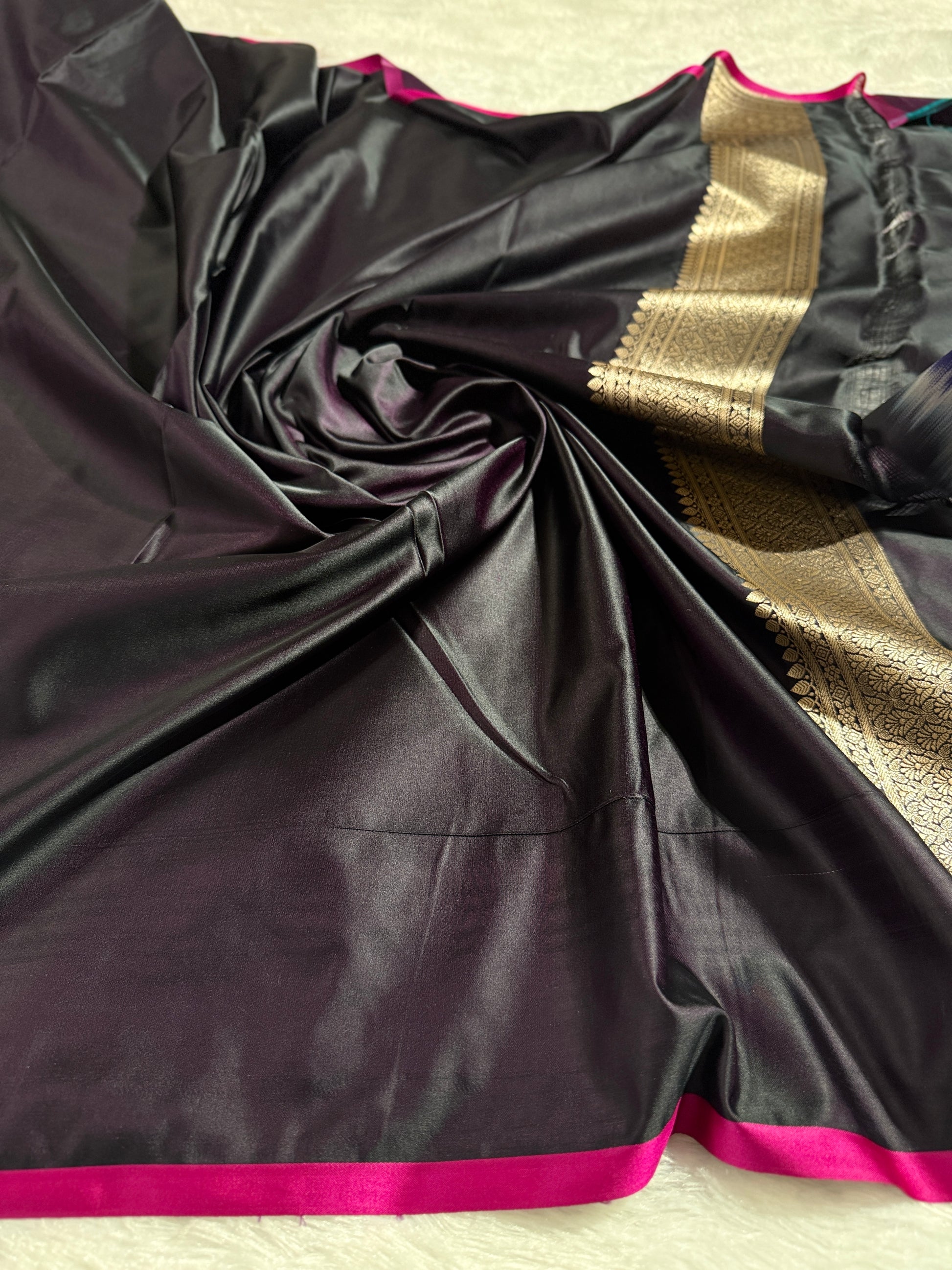 Wine Banarasi Mashru Silk Saree with Dual Tone Tanchoi Jacquard Woven Design MKS095