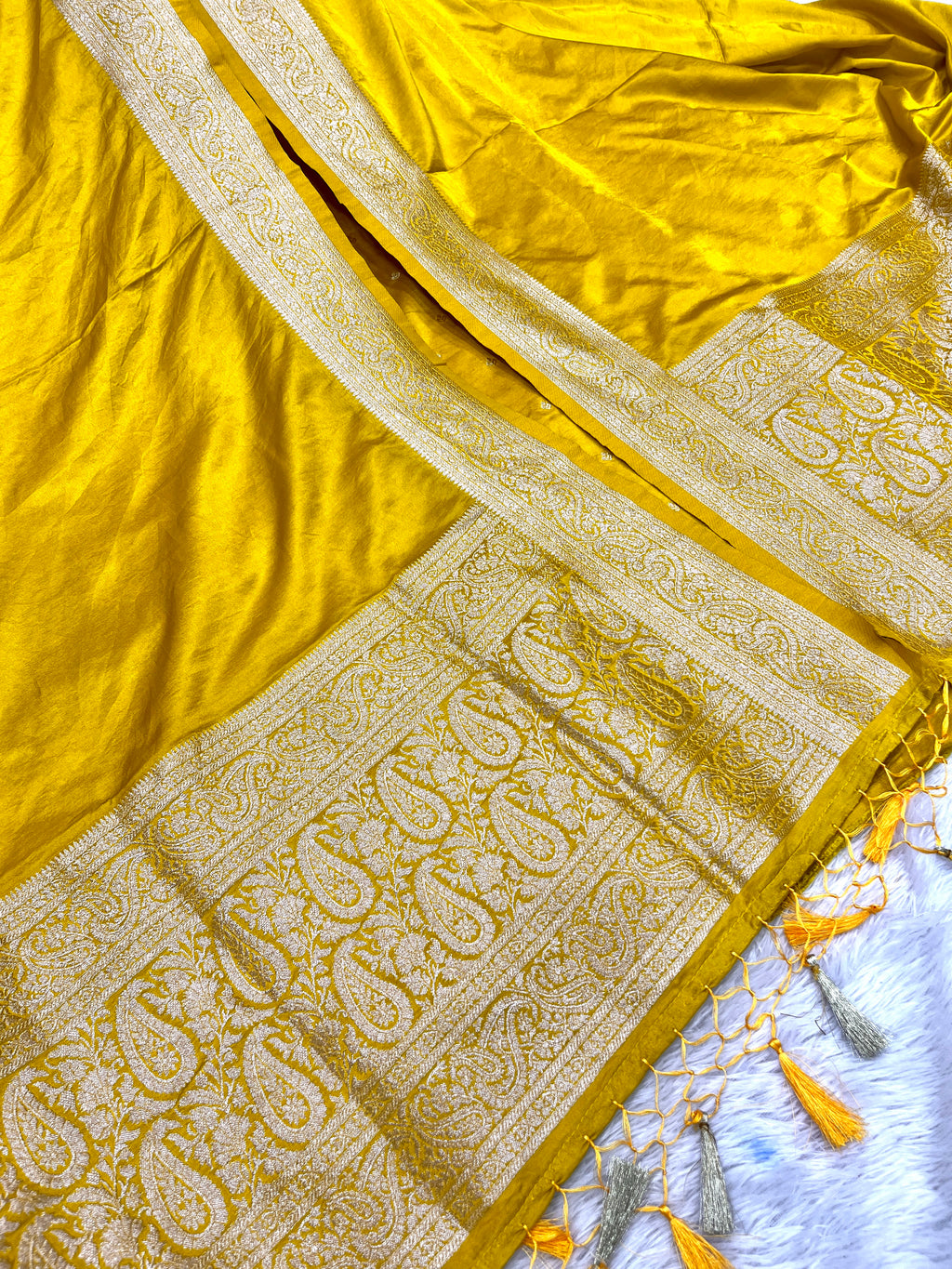 Mashru kataan Buti Suit MSS002