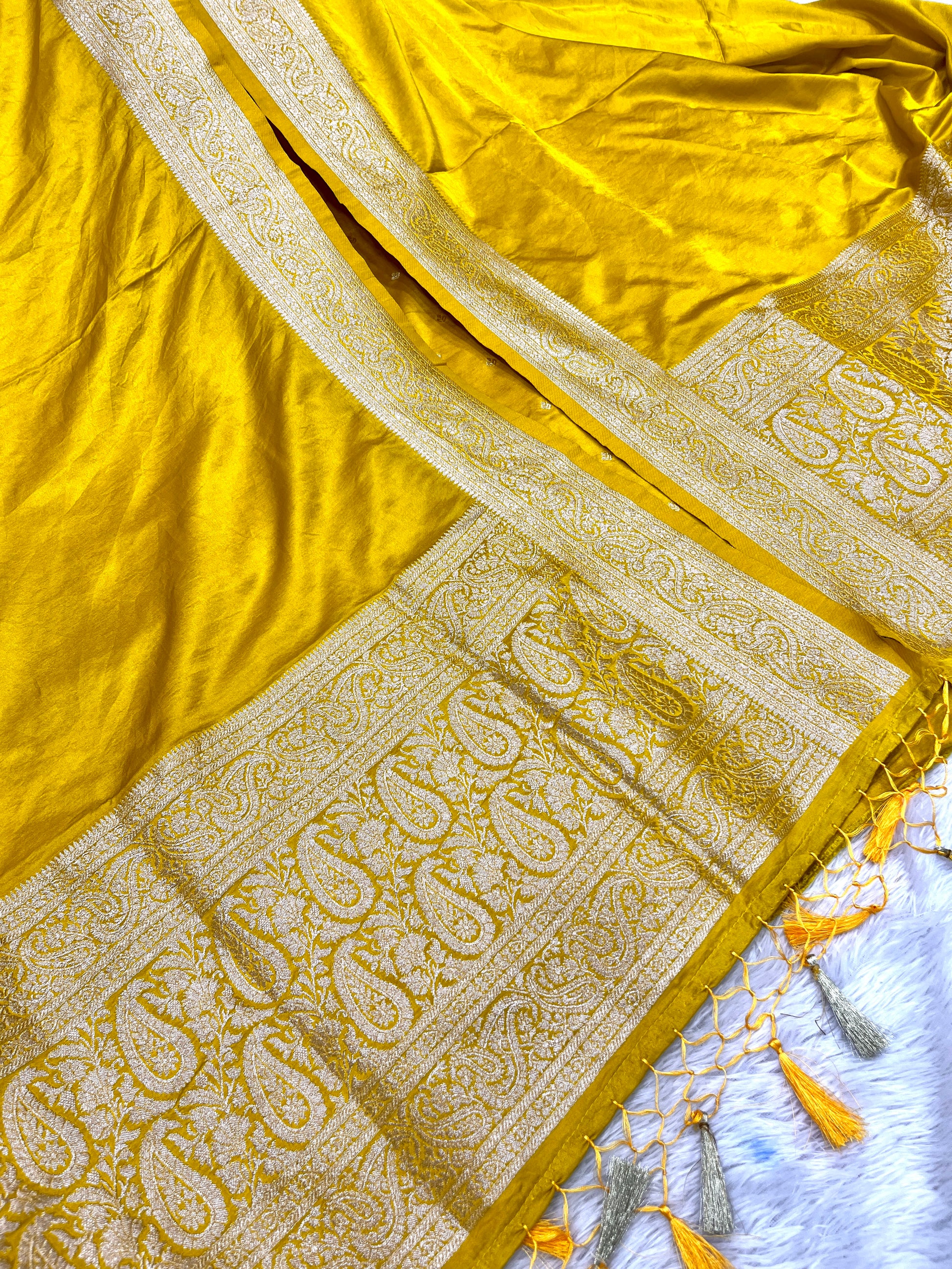 Mashru kataan Buti Suit MSS002