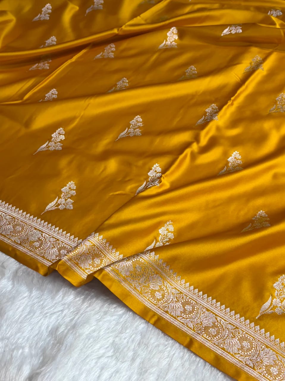 Banarasi Mashru Kataan Silk Saree Featuring Kyari Buta Woven Design with Rich Zari Pallu – MKS413