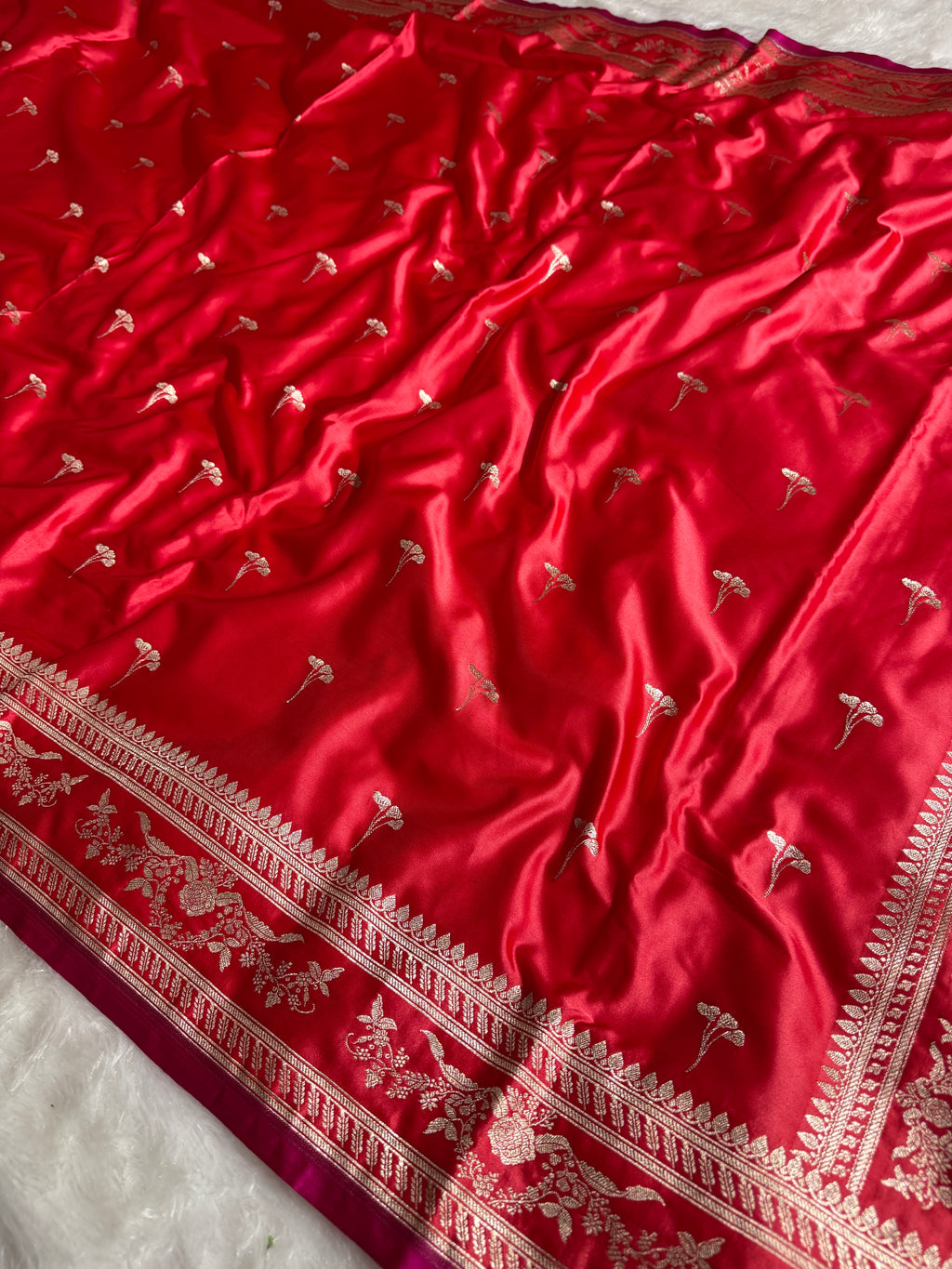 Red Banarasi Mashru Silk Saree with Jacquard Woven Flower Buta & Rich Rupa Sona Zari Detailing MKS086