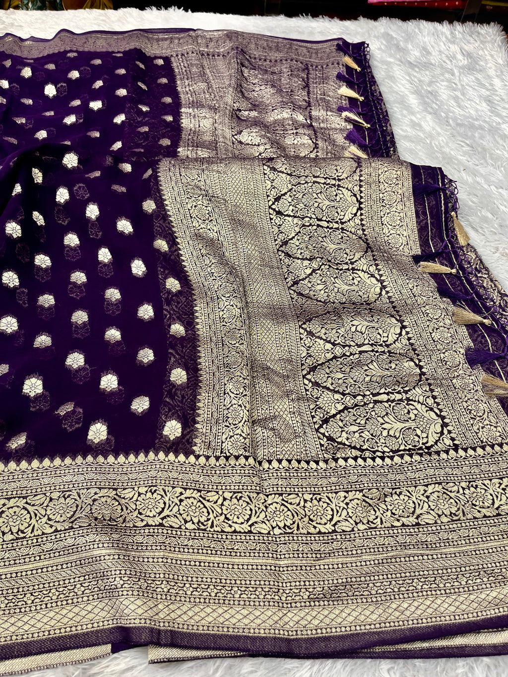 Banarsi Pure Natural Georgette Little flower Buti  Design VSG07