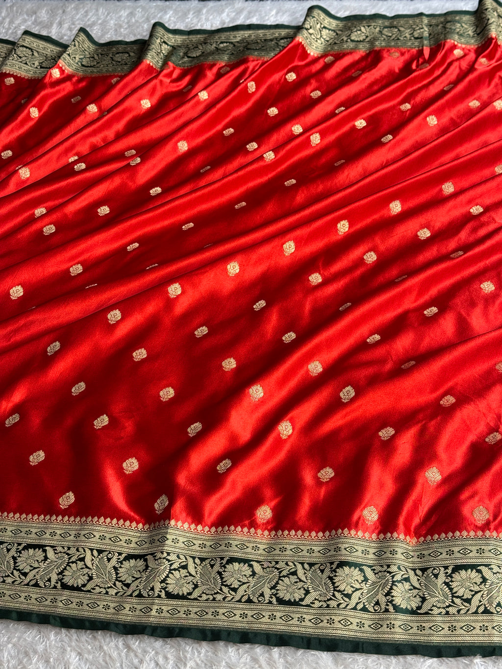 Banarasi Mashru Kataan Silk Saree – Red with Green Contrast | Buta Woven Design | Rich Zari Pallu | MKS751