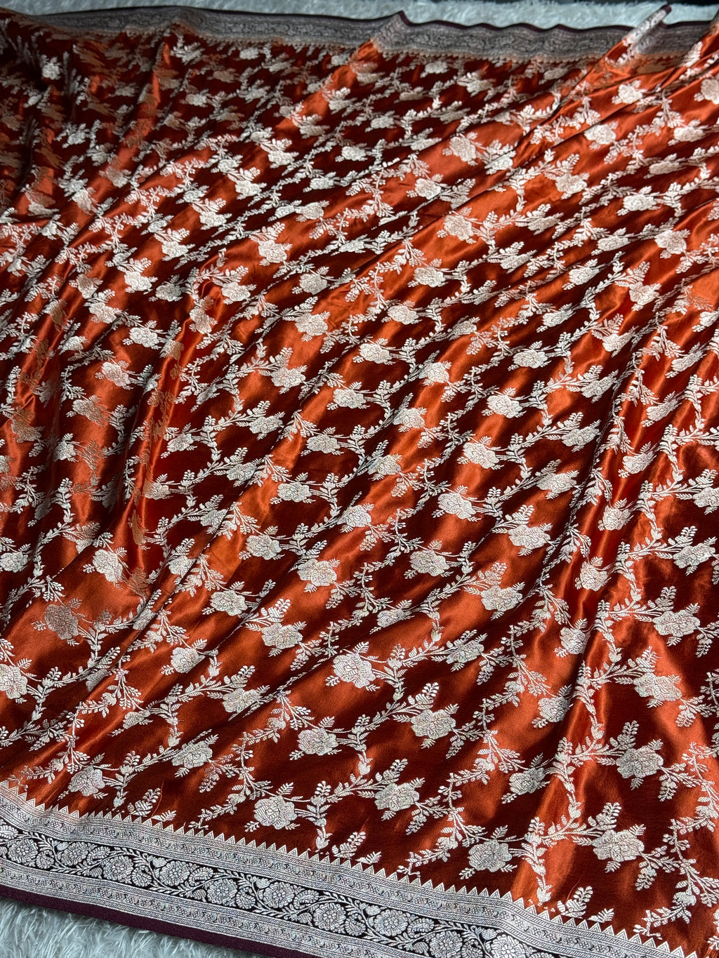 Premium Mashru Silk Contrast Saree with Jaal Woven Design & Rich Zari Pallu – Festive Wear | MKS626