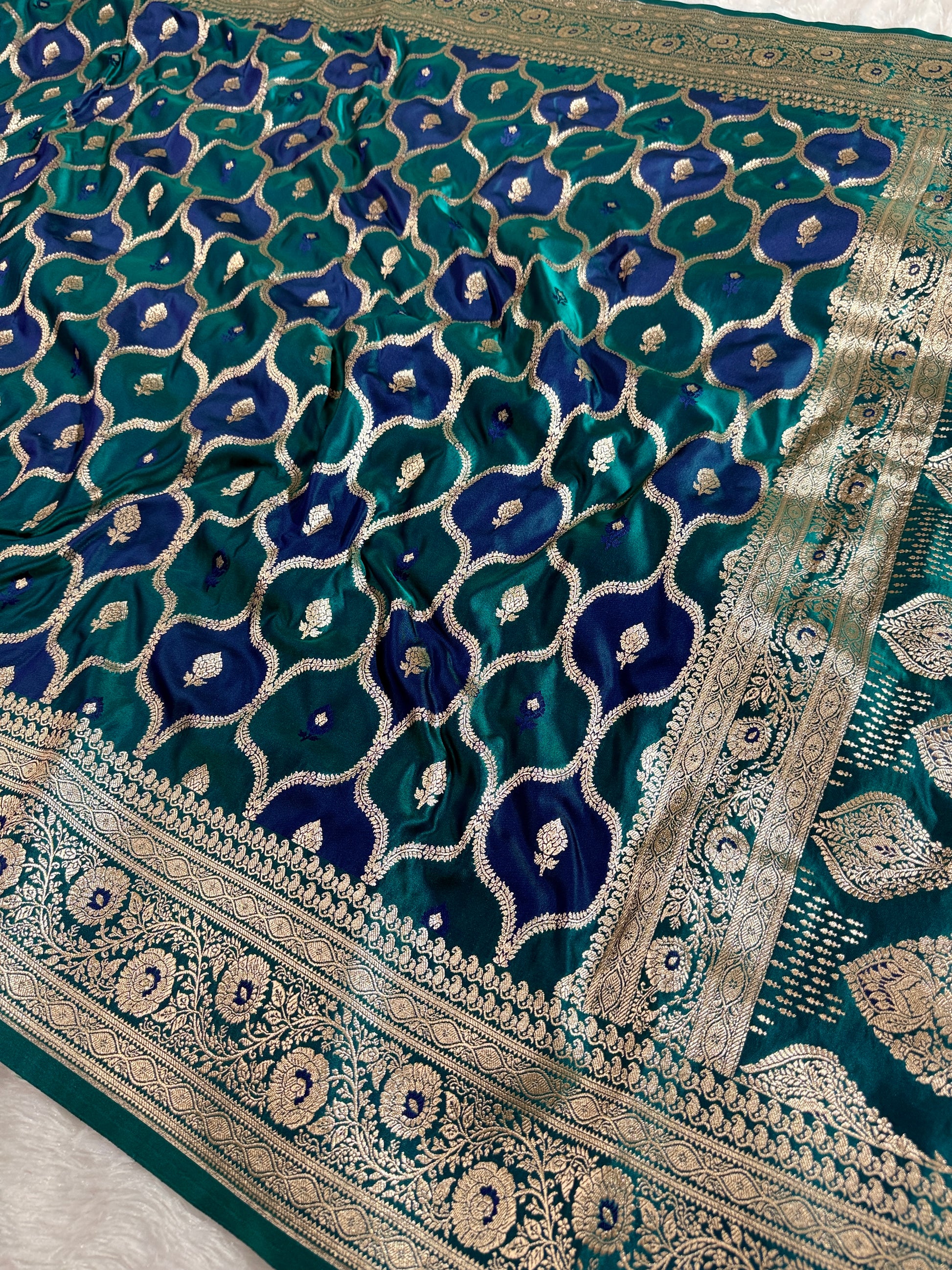 Rama Green Rangkaat Banarasi Mashru Silk Saree with Jacquard Woven Jaal Pattern MKS033