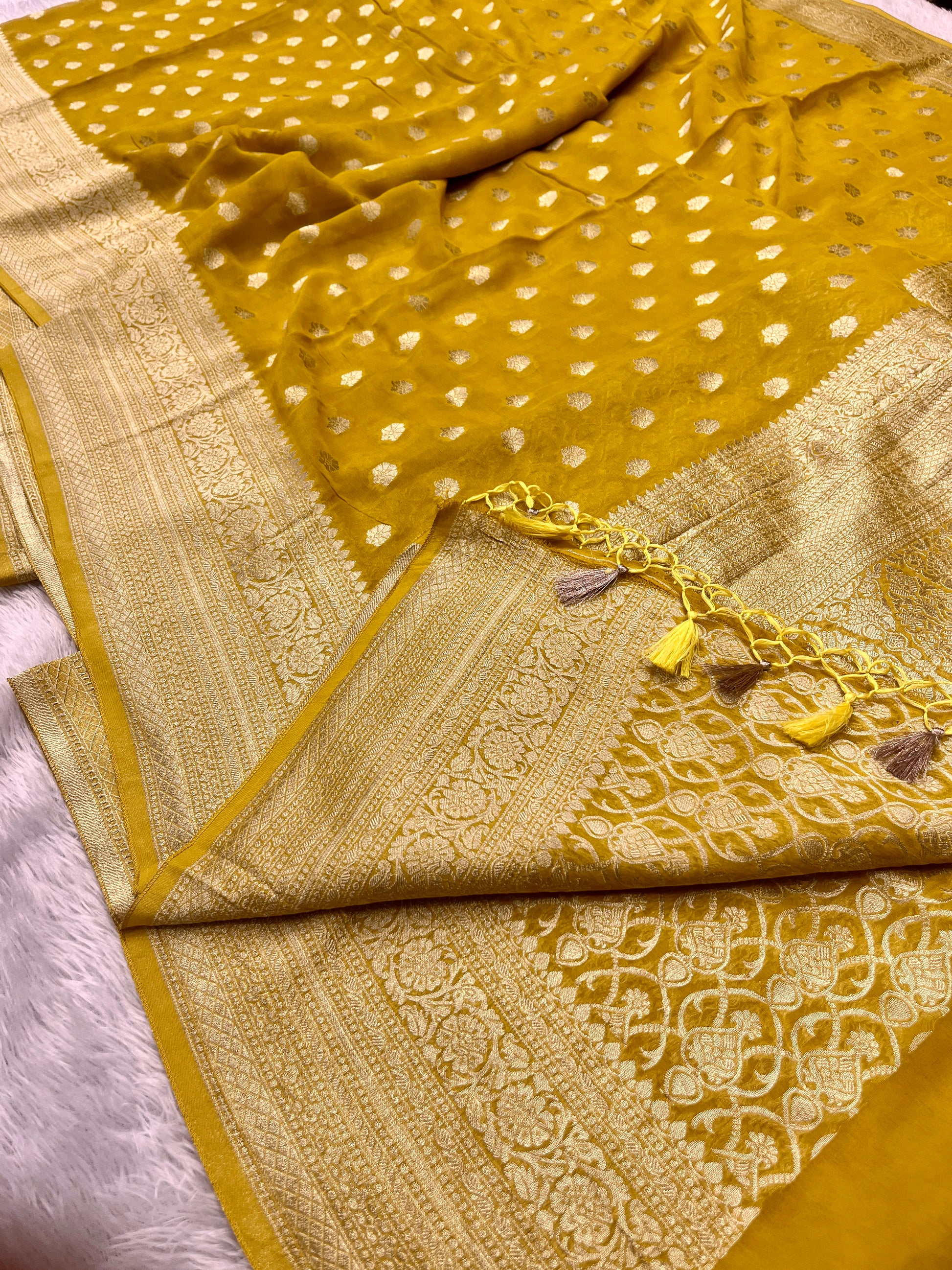 Banarsi Pure Natural Georgette Little flower Buti  Design VSG07