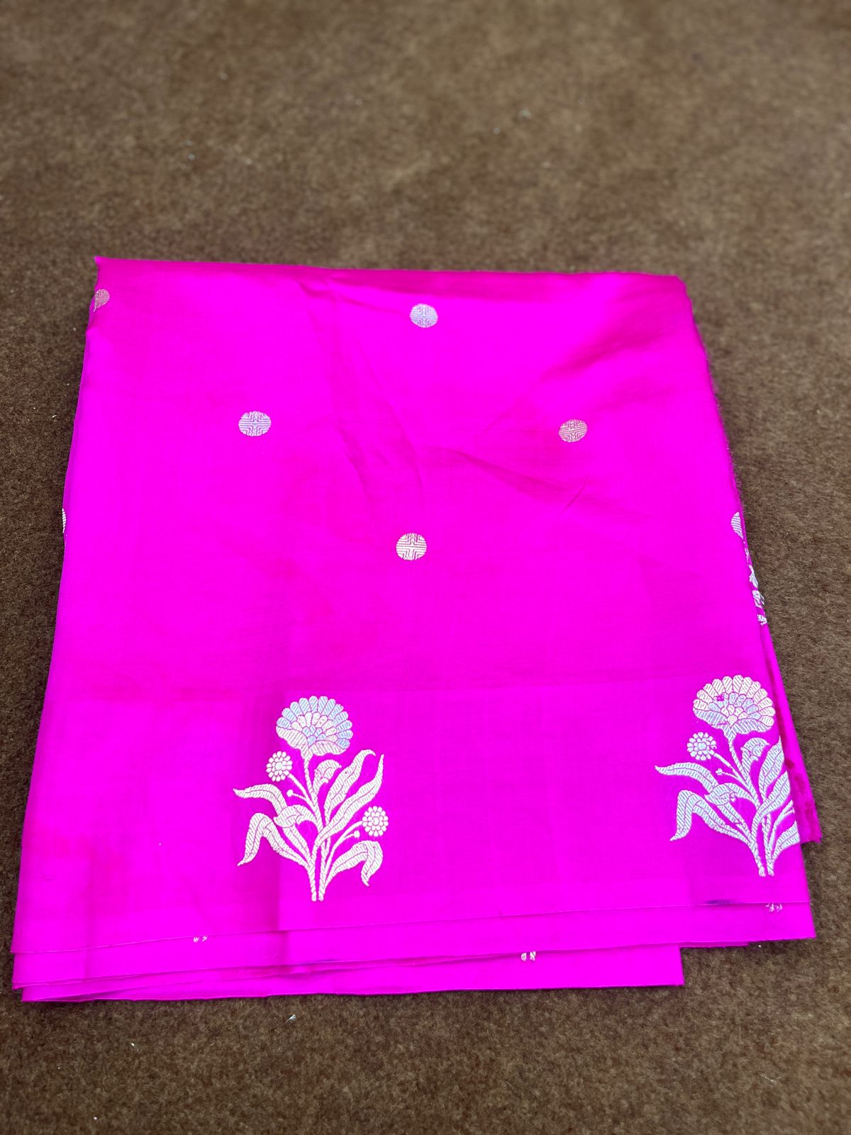 Maganta Handloom Pure kataan Silk Border Boota Booti Saree