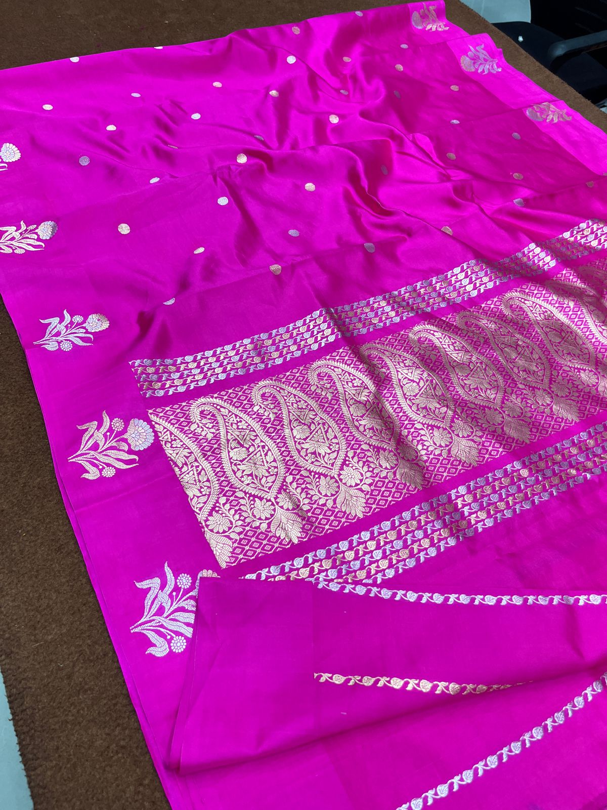 Maganta Handloom Pure kataan Silk Border Boota Booti Saree