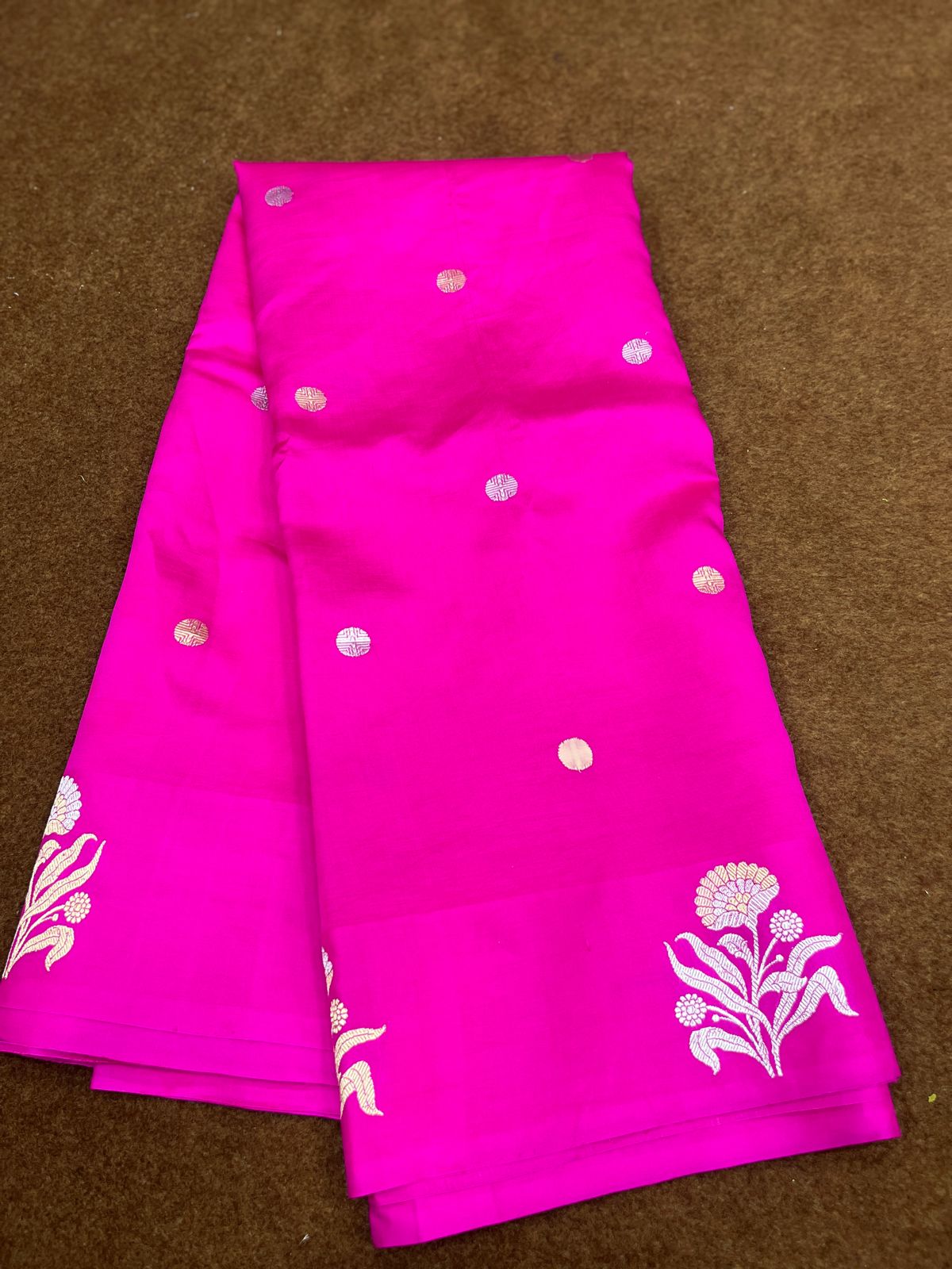 Maganta Handloom Pure kataan Silk Border Boota Booti Saree