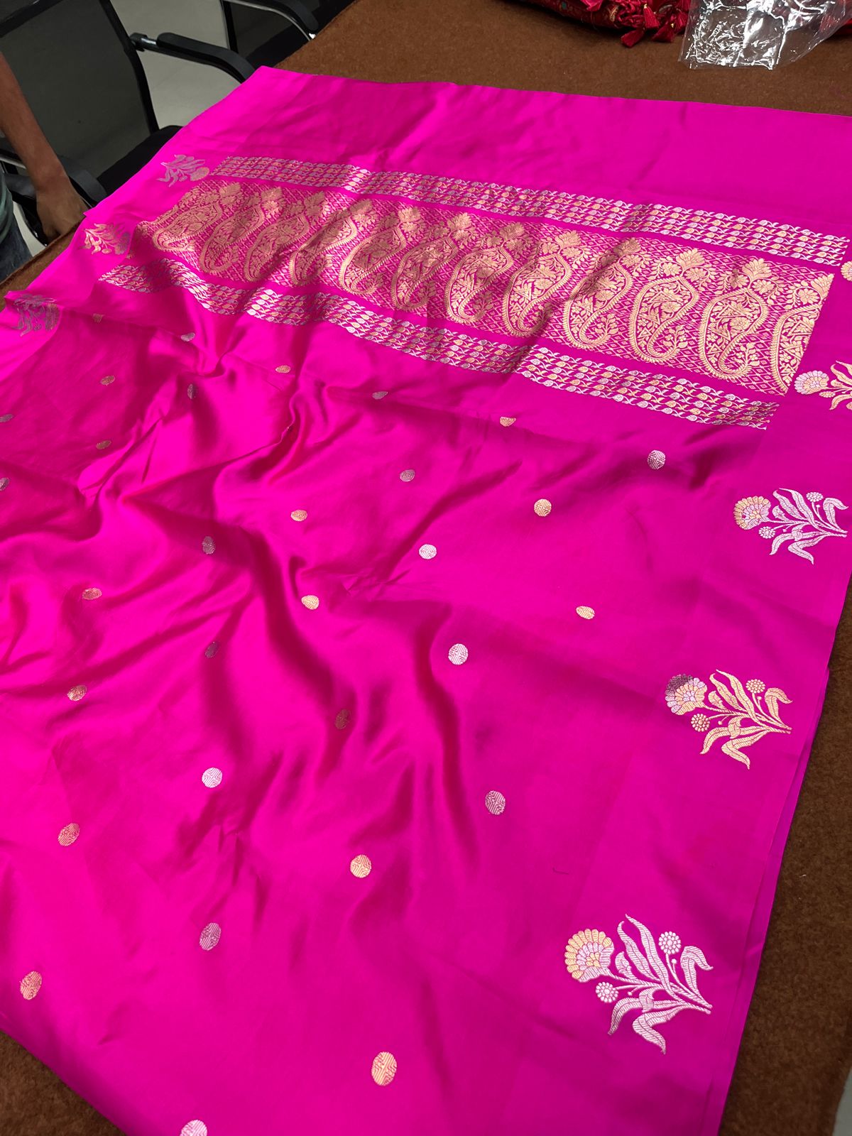Maganta Handloom Pure kataan Silk Border Boota Booti Saree