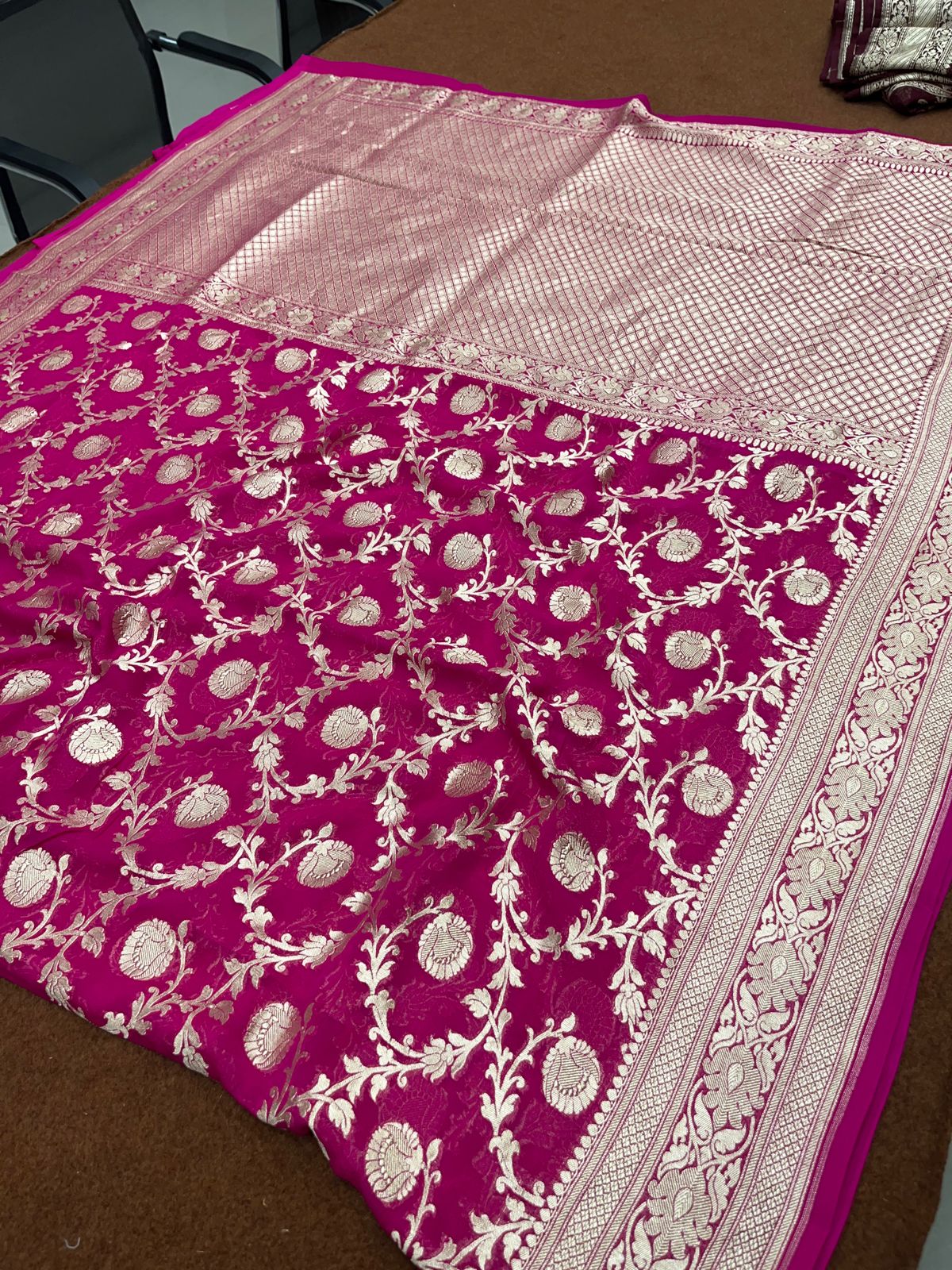 Maganta Pure Chiffon Banarasi Border Jangla Saree